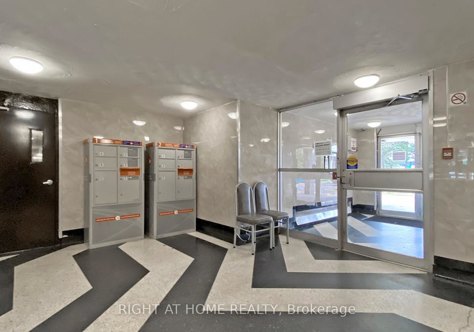100-lotherton-pathway-pathway-north-york-ontario-w12345770
