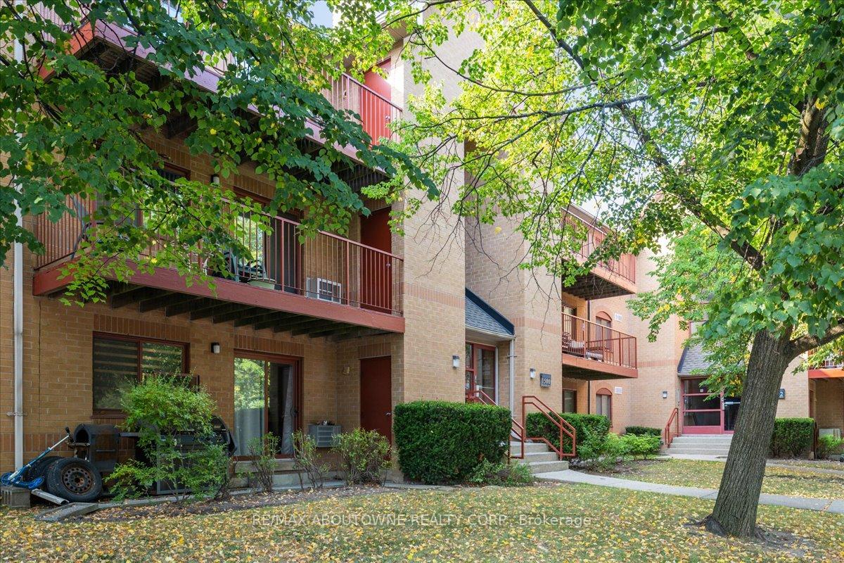 1500-pilgrims-way-oakville-ontario-w12346200
