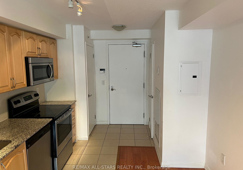 830-lawrence-avenue-w-north-york-ontario-w12346804