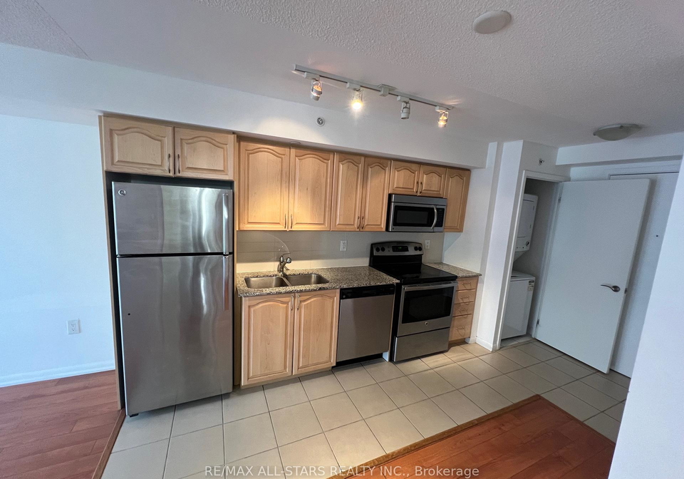 830-lawrence-avenue-w-north-york-ontario-w12346804