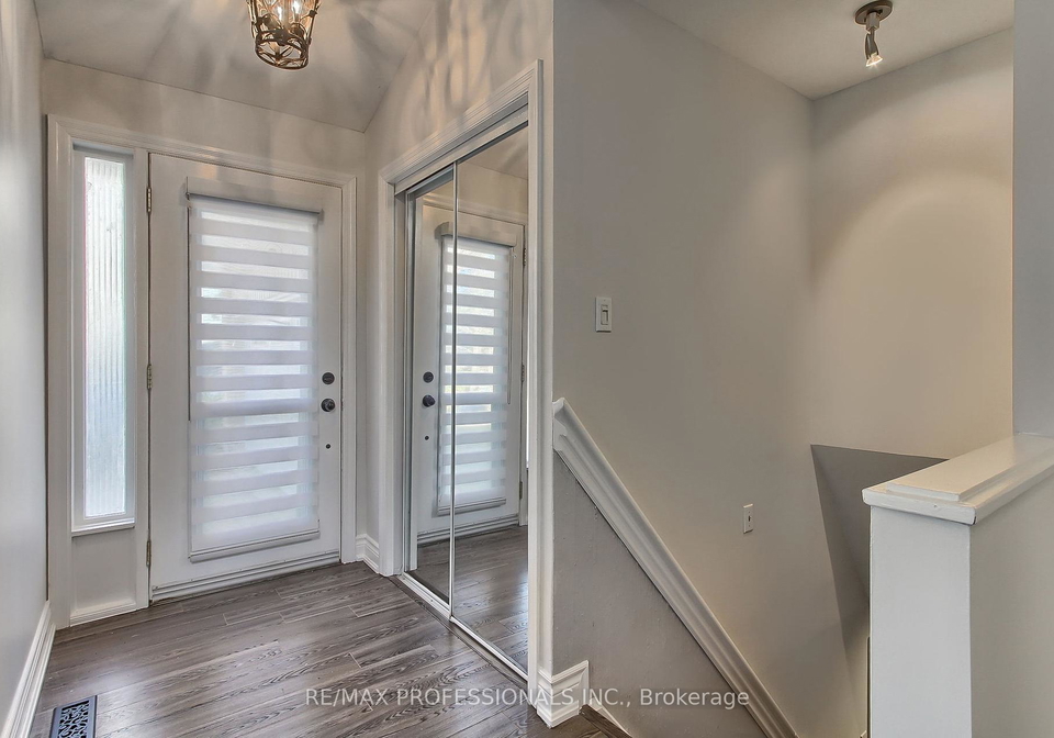 425-canterbury-crescent-oakville-ontario-w12346890
