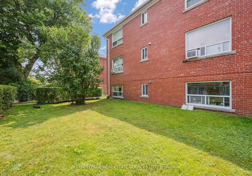 19-dover-drive-n-etobicoke-ontario-w12347383