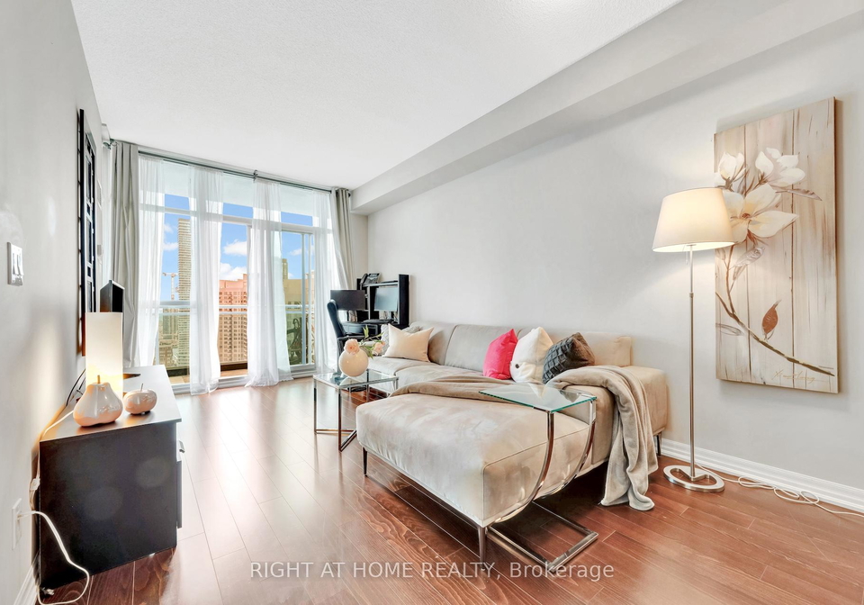 223-web-drive-mississauga-ontario-w12347752