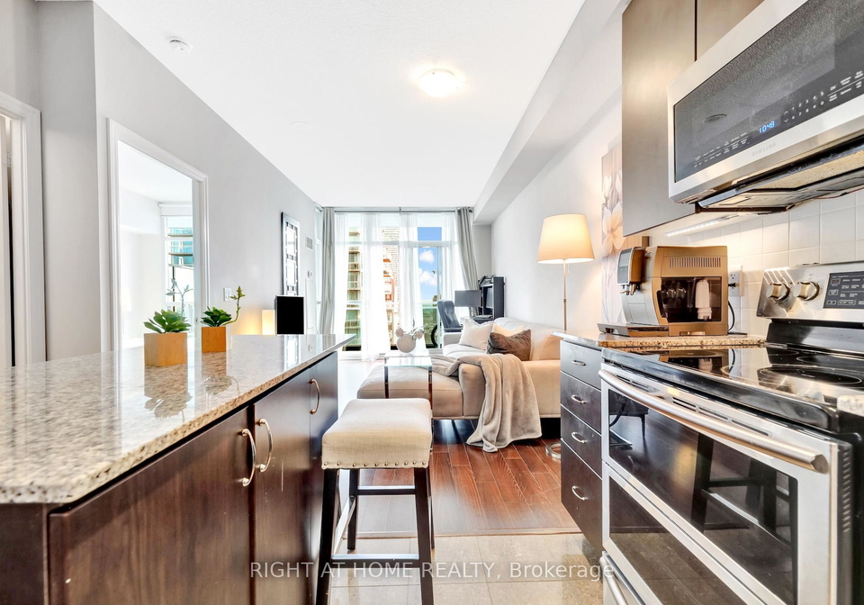 223-web-drive-mississauga-ontario-w12347752
