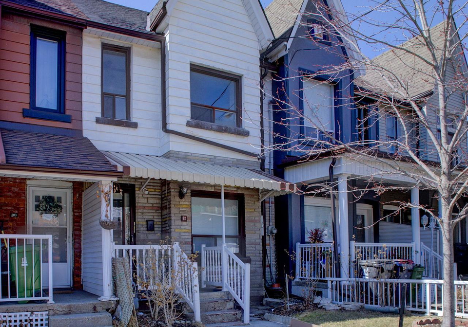 82-e-uxbridge-avenue-e-toronto-ontario-w12347814
