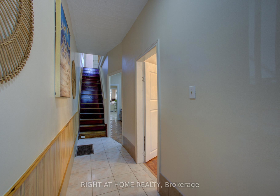 82-e-uxbridge-avenue-e-toronto-ontario-w12347814