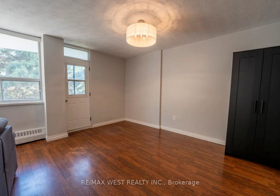 100-coe-hill-drive-toronto-ontario-w12348122
