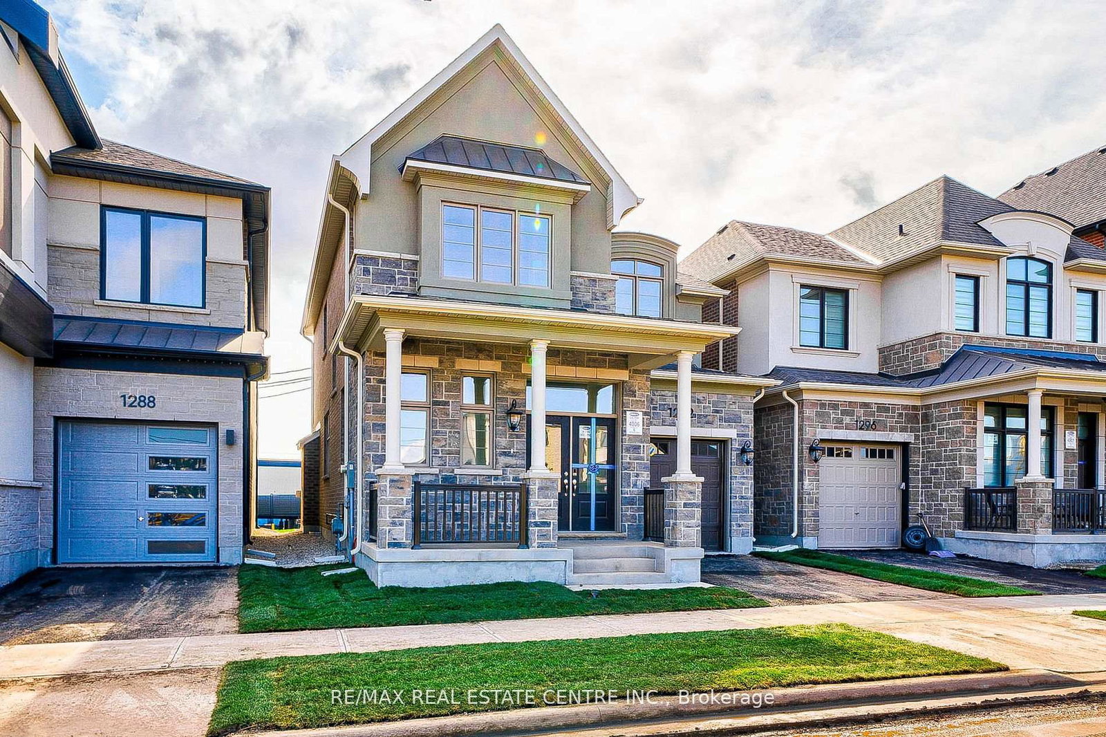 1292-aymond-crescent-oakville-ontario-w12349052