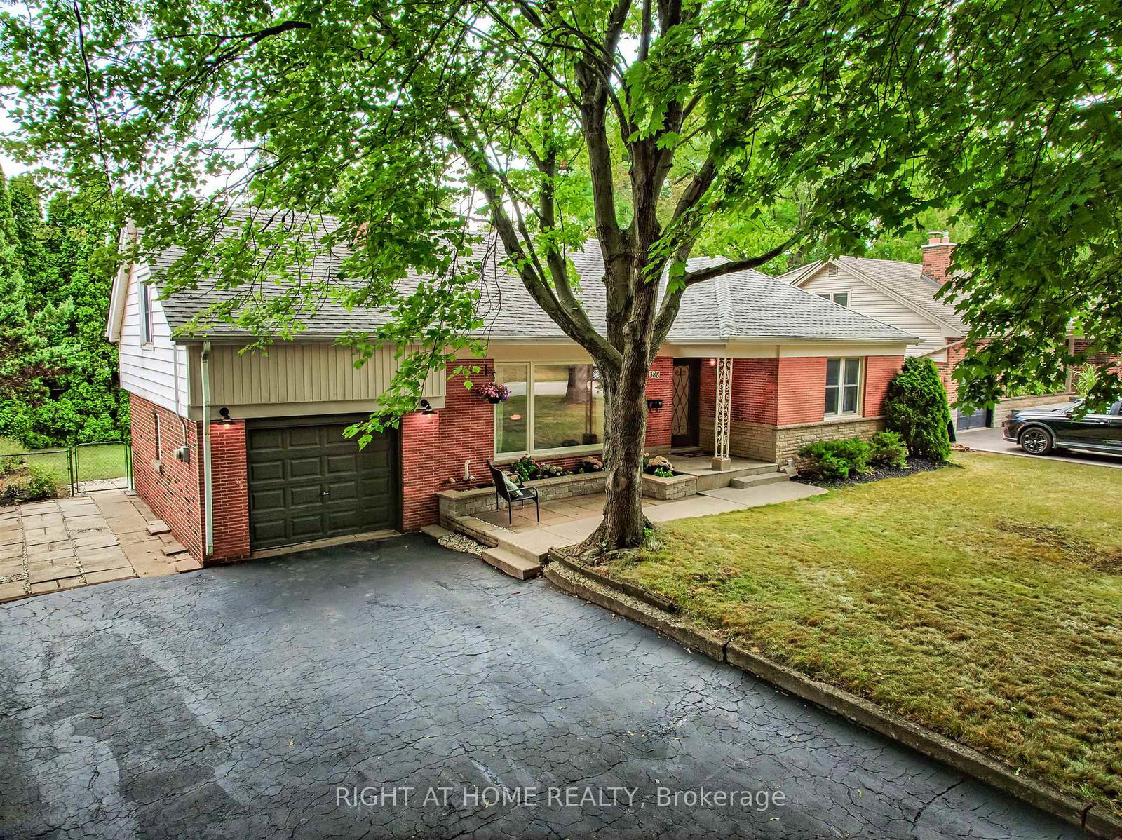 388-lark-avenue-burlington-ontario-w12349583