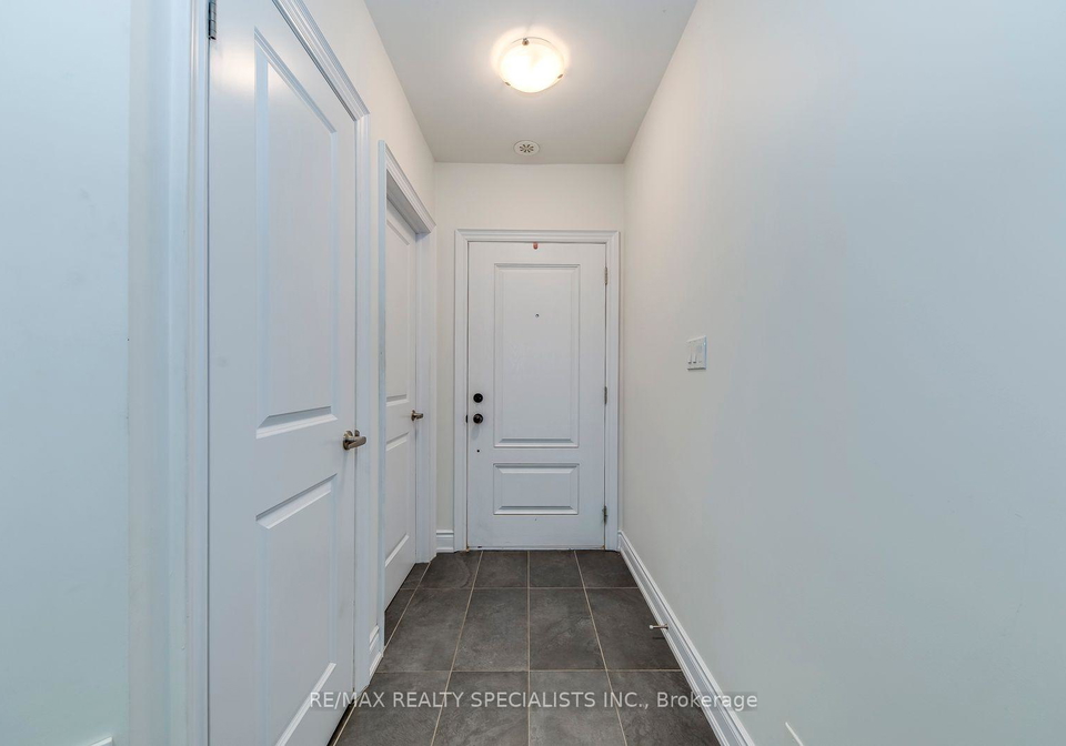 2025-queensborough-gate-mississauga-ontario-w12350747