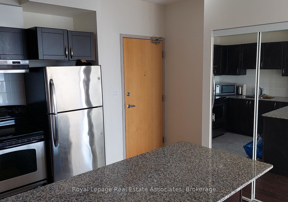 3865-lakeshore-boulevard-w-etobicoke-ontario-w12351679
