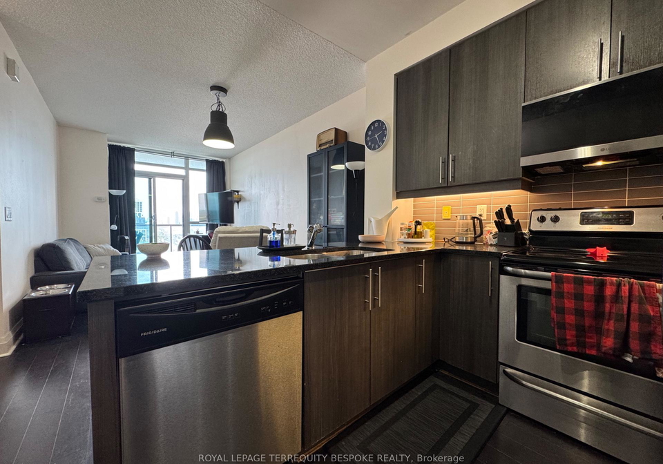 1185-the-queensway-avenue-etobicoke-ontario-w12351915