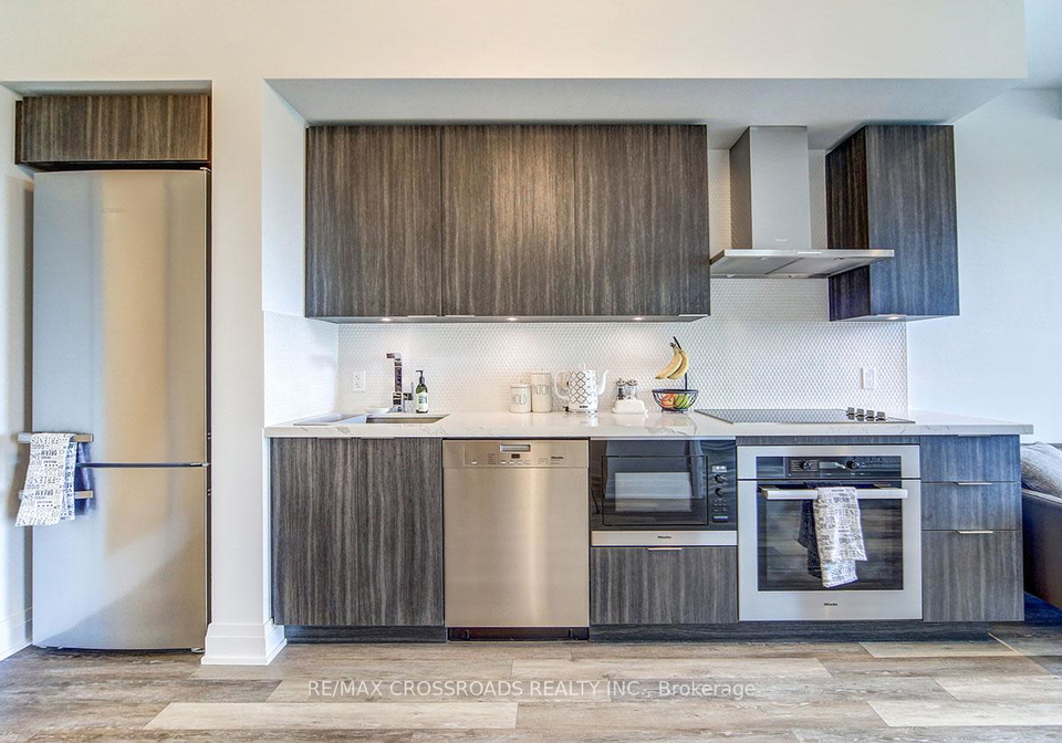 20-shore-breeze-drive-s-etobicoke-ontario-w12352432