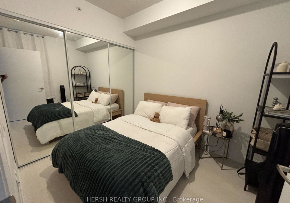10-gibbs-etobicoke-ontario-w12352496