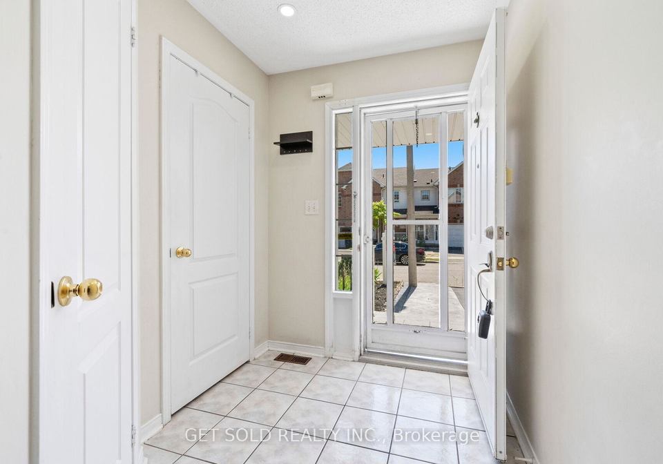 16-mare-crescent-etobicoke-ontario-w12352592