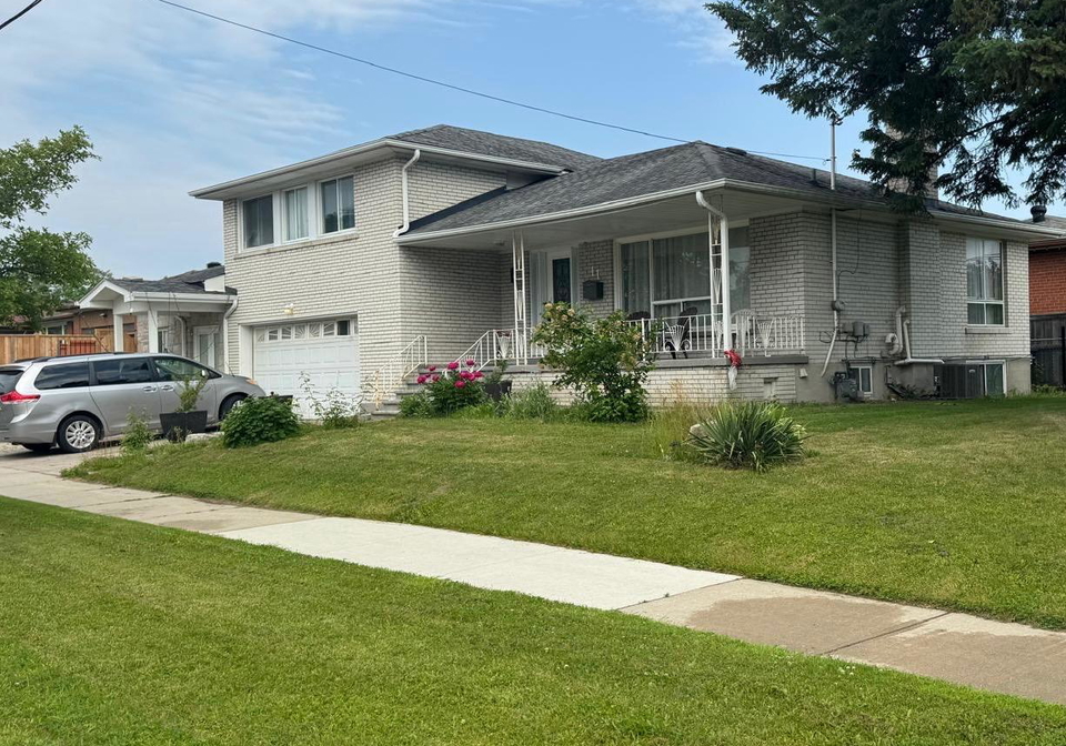 11-islay-court-york-ontario-w12352924