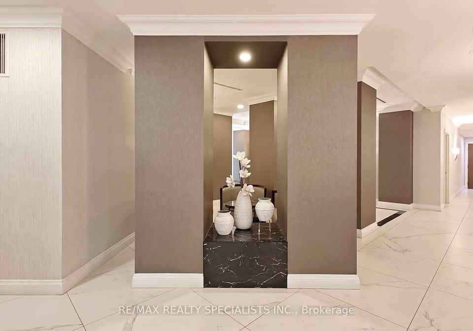 45-kingsbridge-garden-circle-mississauga-ontario-w12354272