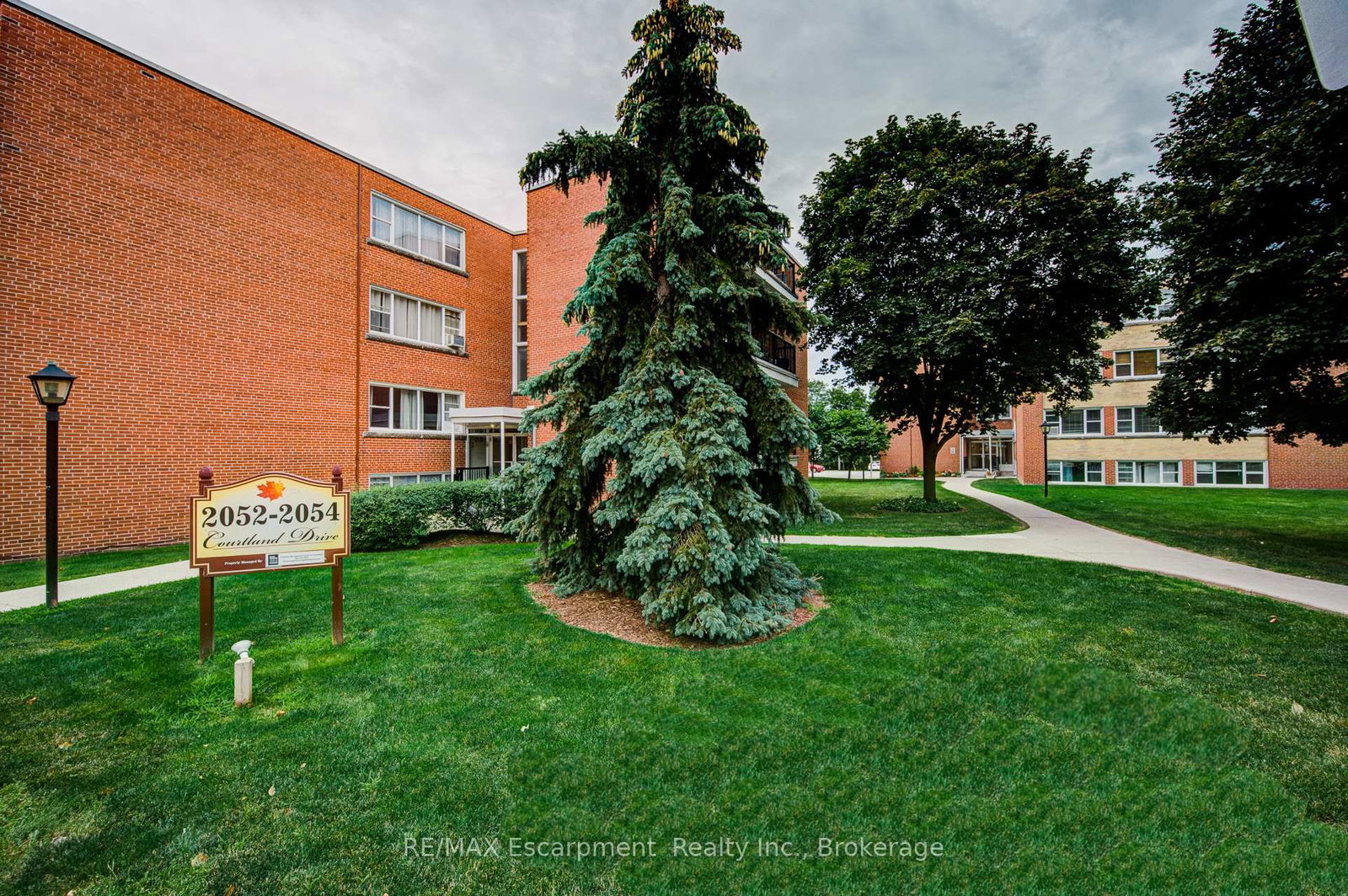 2052-courtland-drive-burlington-ontario-w12357630