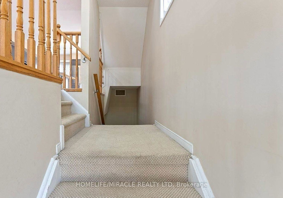 60-fairwood-circle-brampton-ontario-w12357688