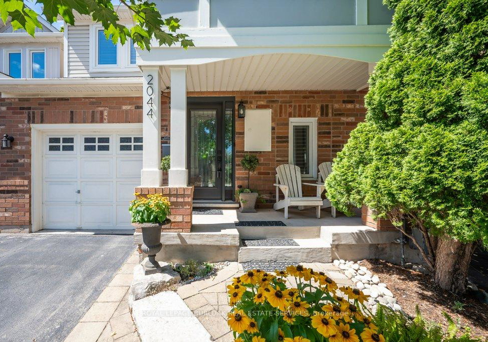 2044-broadleaf-crescent-burlington-ontario-w12359309