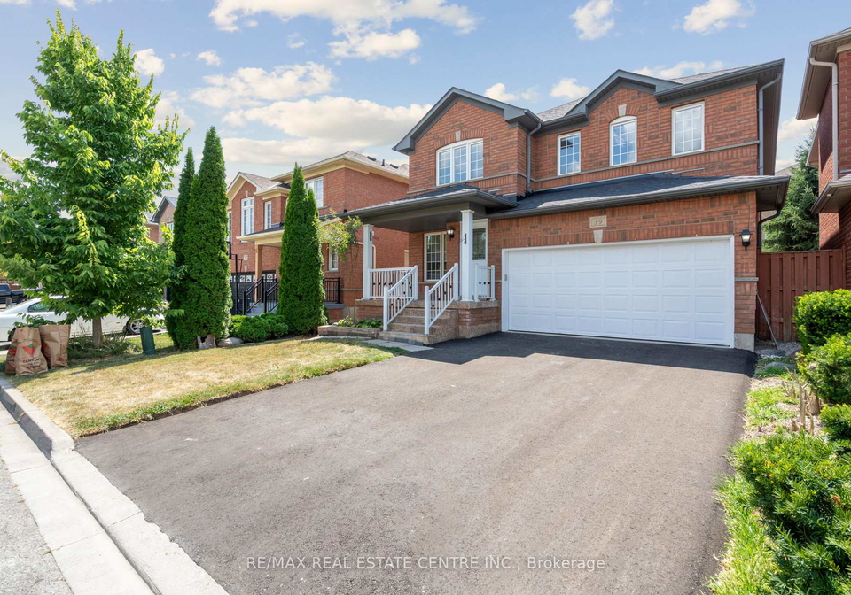 39-four-seasons-circle-brampton-ontario-w12359390