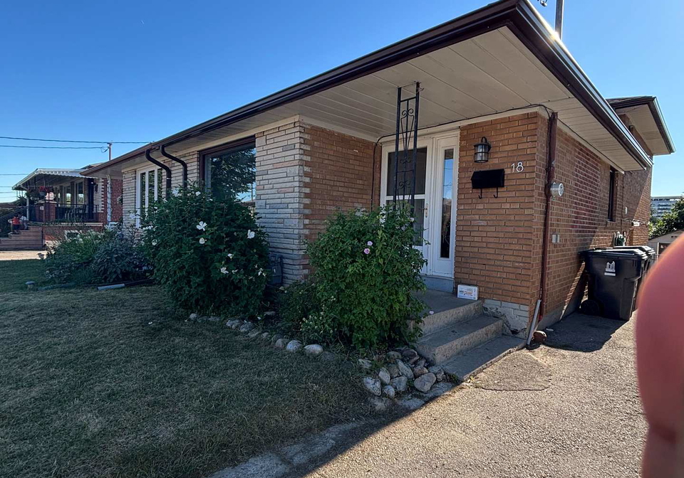 18-whitbread-crescent-york-ontario-w12359895