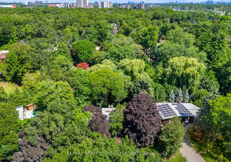 251-dickson-park-crescent-mississauga-ontario-w12360019