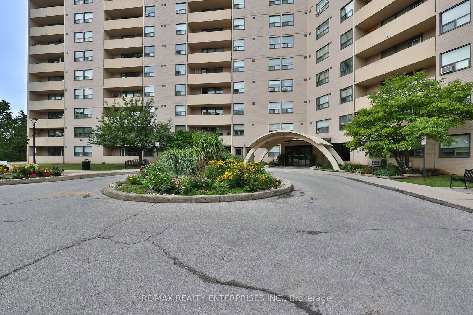 700-dynes-road-burlington-ontario-w12363090