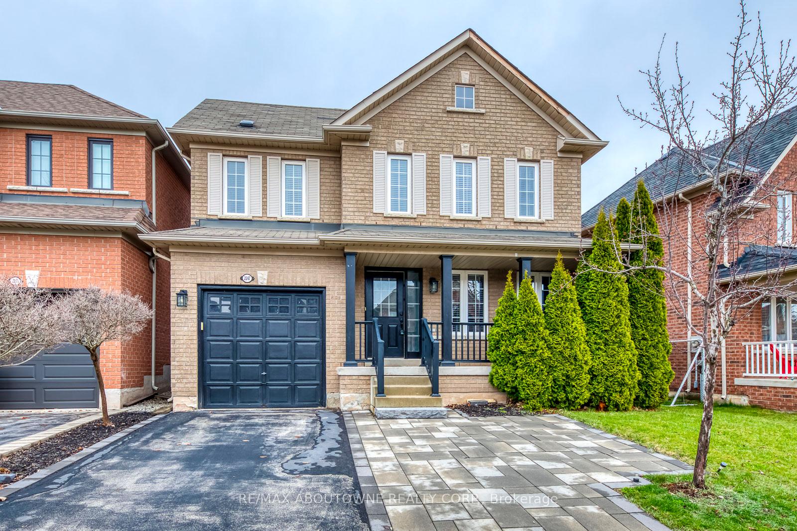 2247-briargrove-circle-oakville-ontario-w12363091