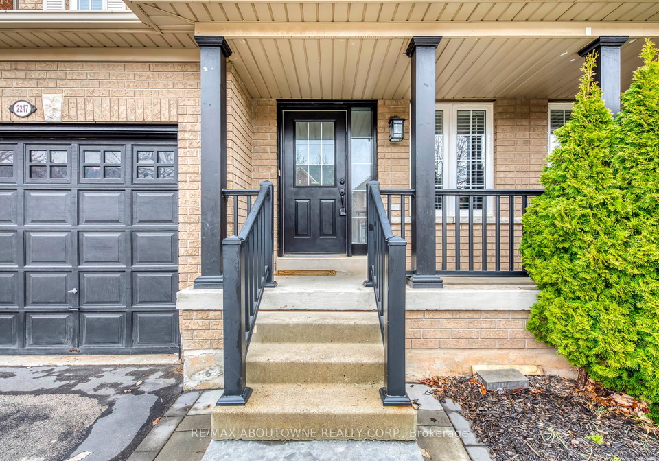 2247-briargrove-circle-oakville-ontario-w12363091