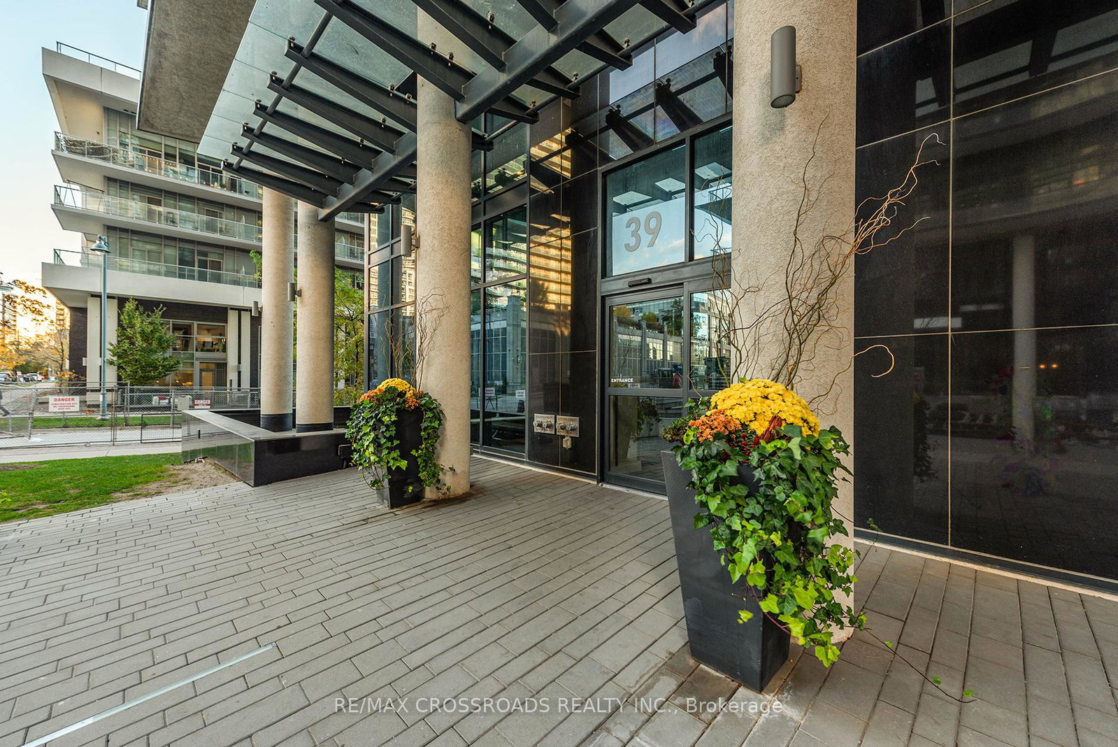 39-annie-craig-drive-etobicoke-ontario-w12364535