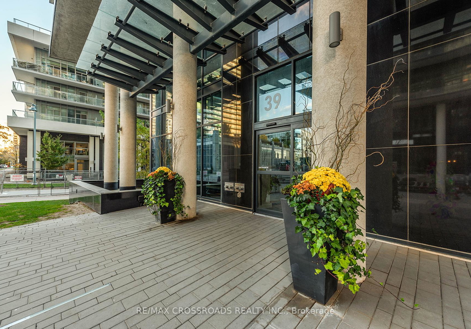 39-annie-craig-drive-etobicoke-ontario-w12364535