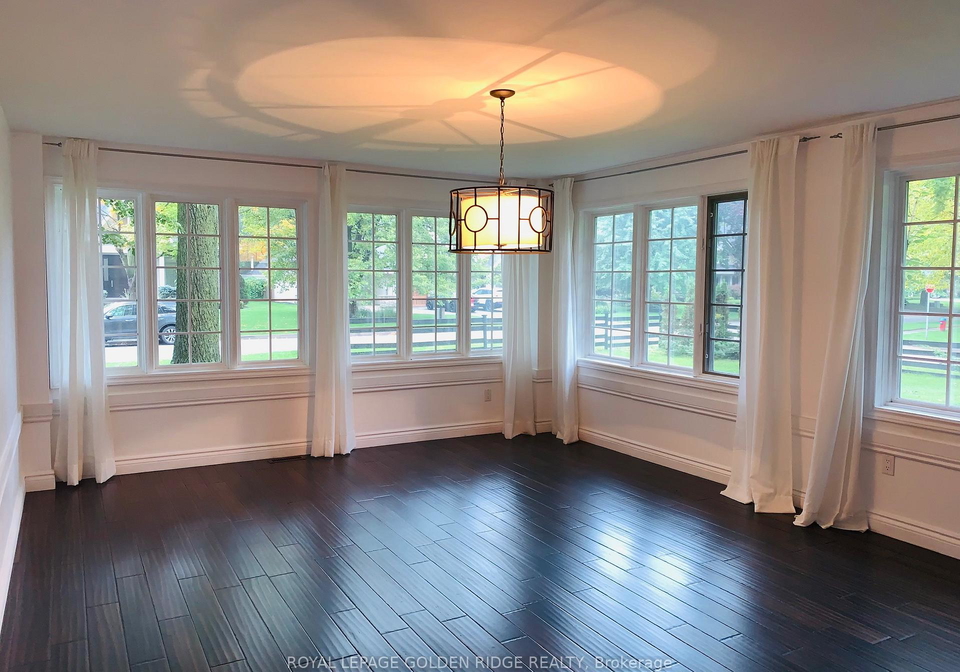 121-castle-crescent-oakville-ontario-w12365170