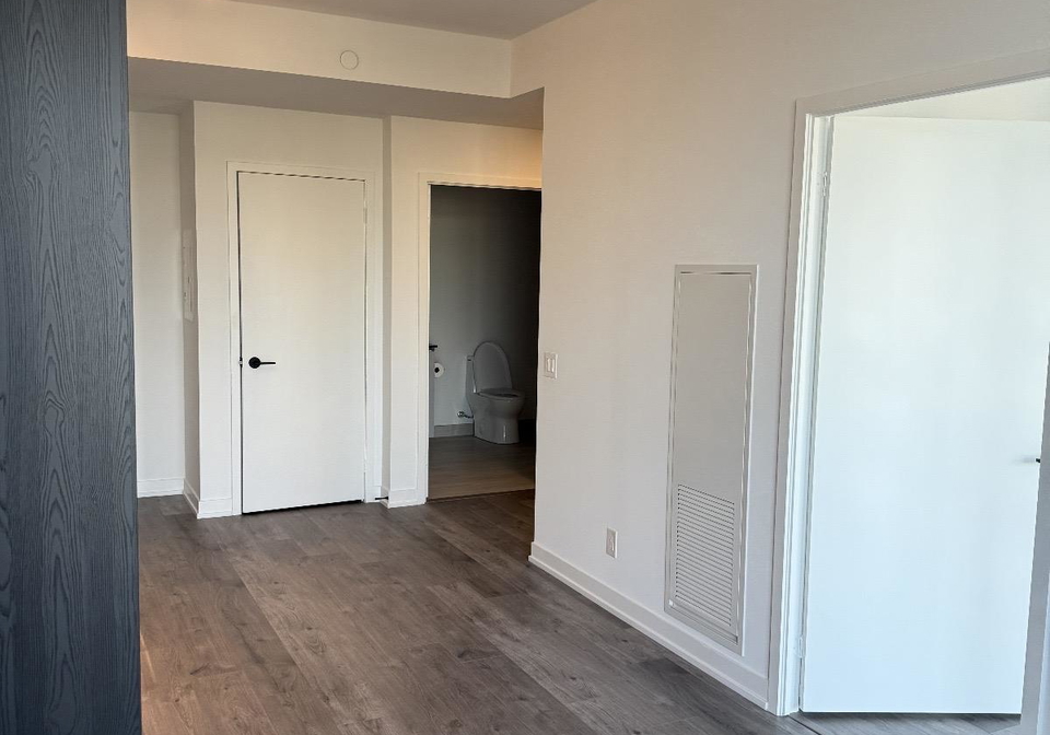 285-dufferin-street-toronto-ontario-w12365376