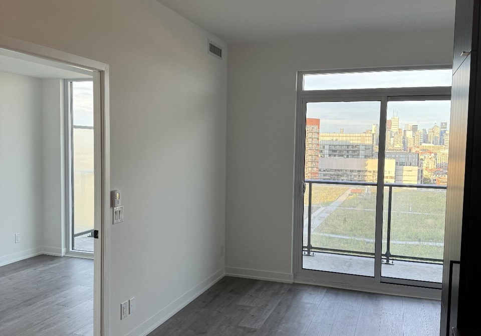 285-dufferin-street-toronto-ontario-w12365376