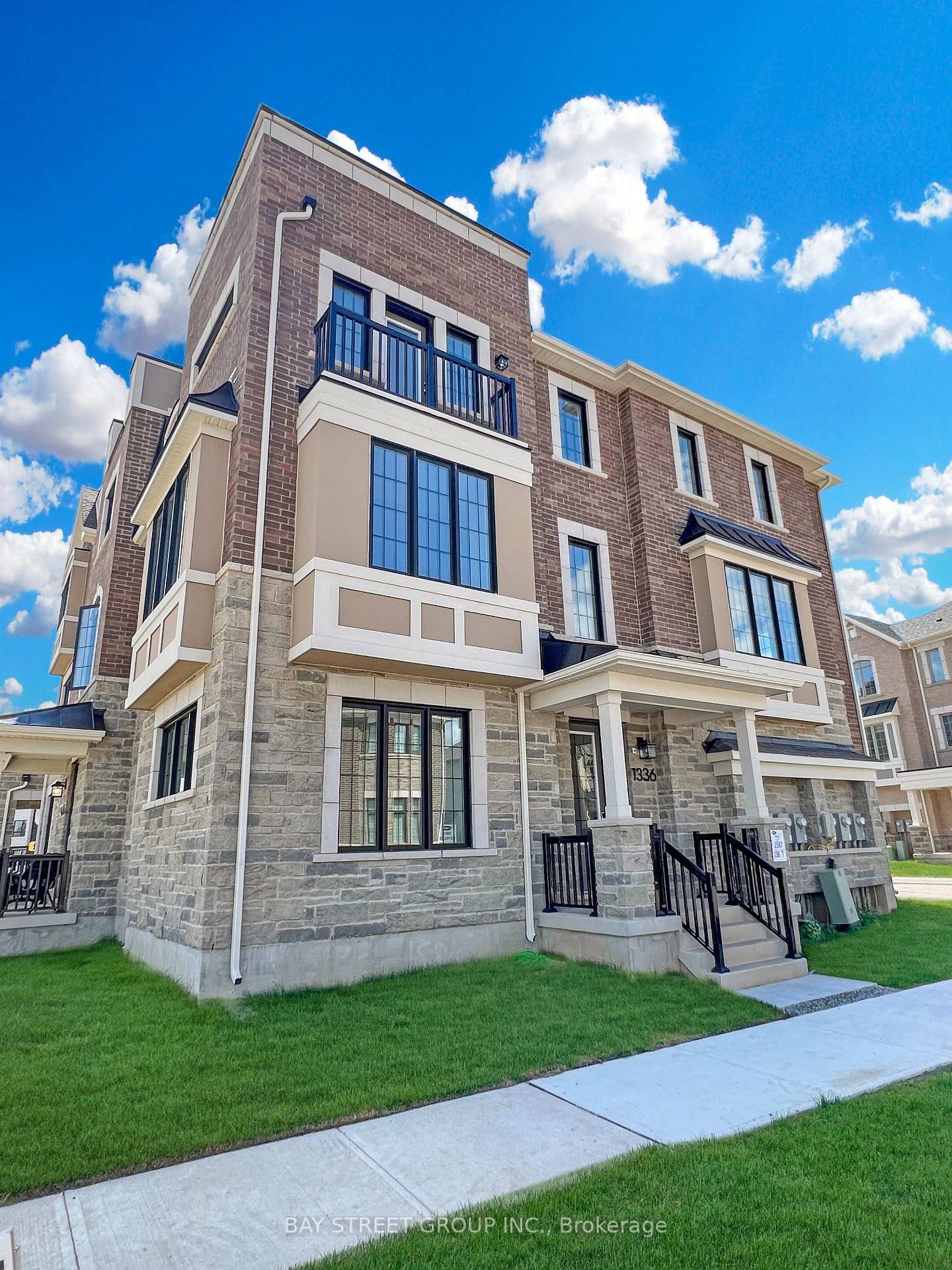 1336-ripplewood-avenue-oakville-ontario-w12365948