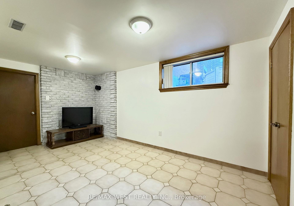 15-newell-court-etobicoke-ontario-w12368492