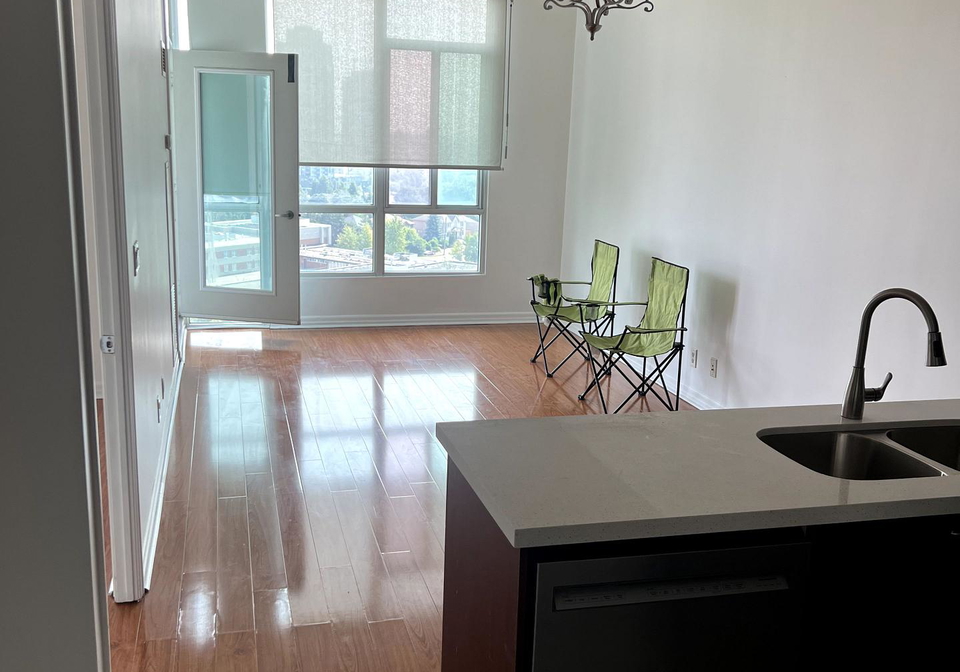 220-burnhamthorpe-road-w-mississauga-ontario-w12369043