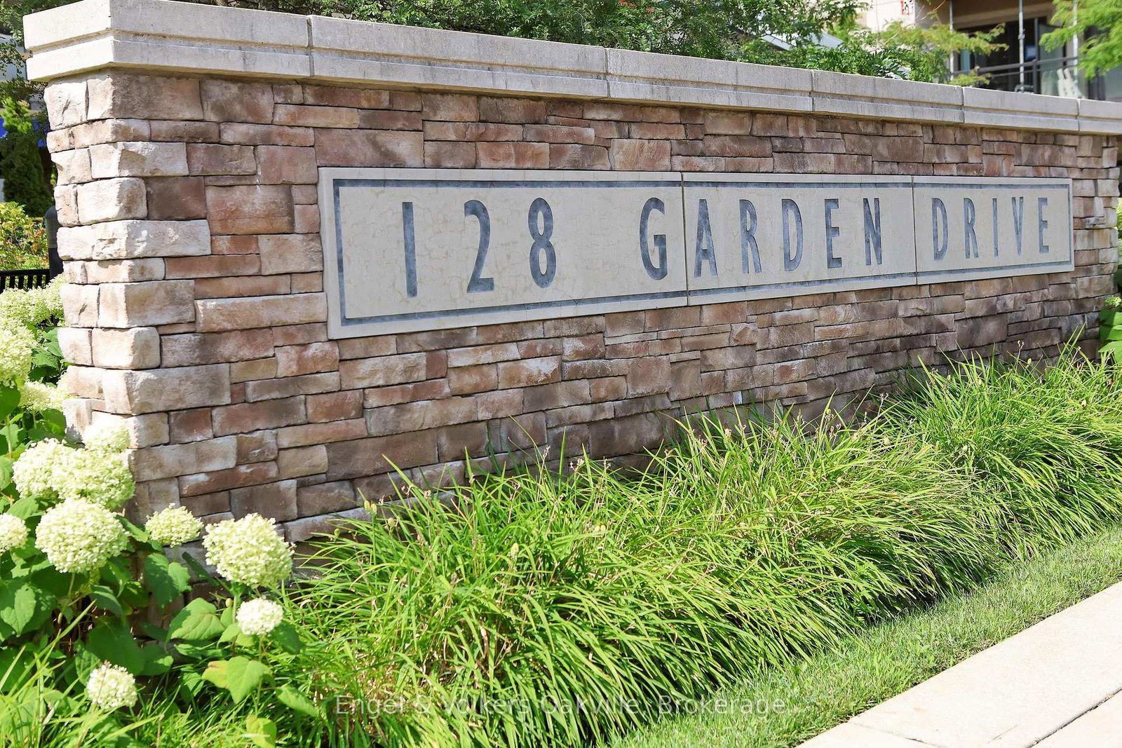 128-garden-drive-oakville-ontario-w12370356