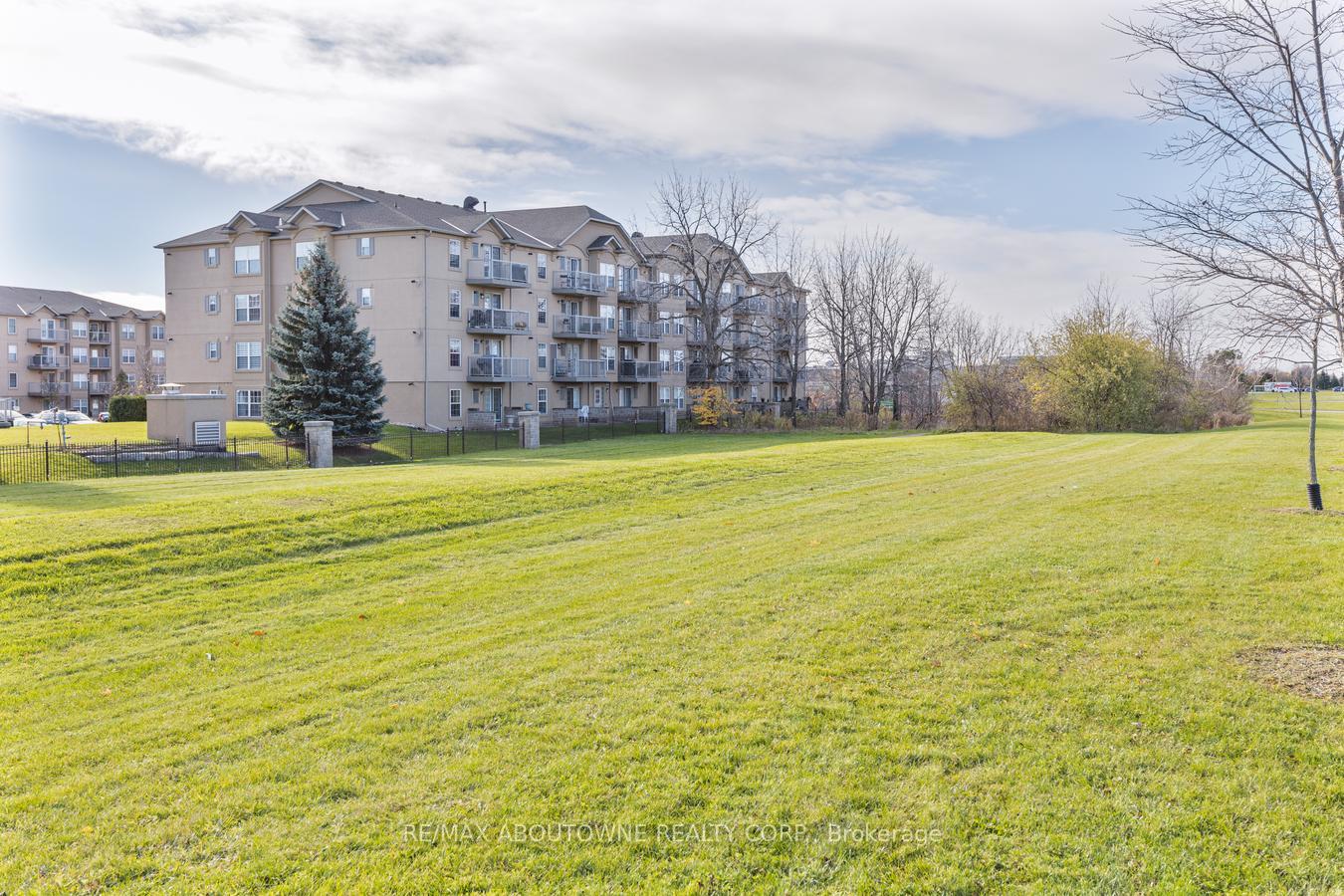 1490-bishops-gate-oakville-ontario-w12371026
