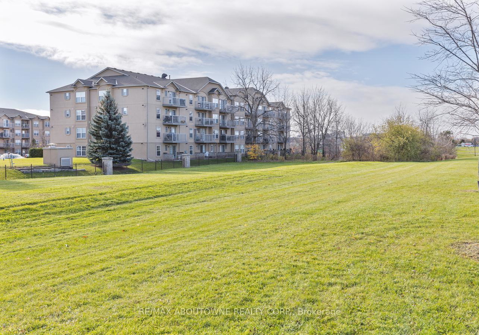 1490-bishops-gate-oakville-ontario-w12371026