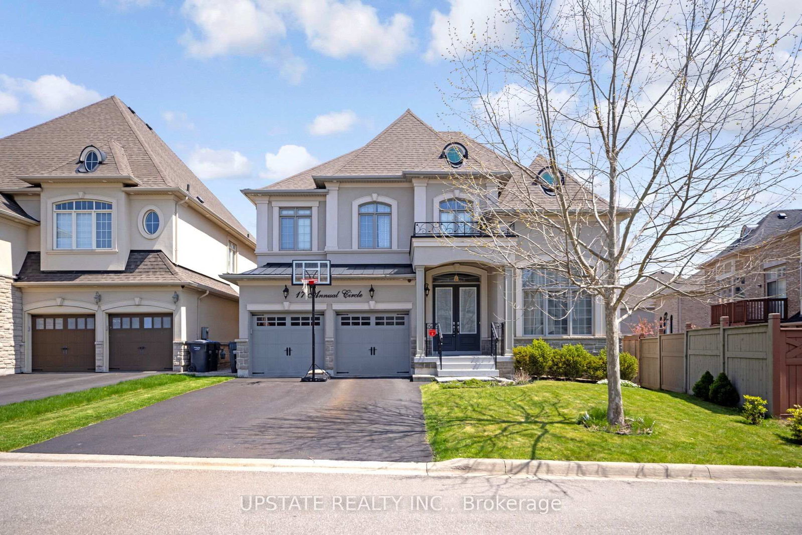 17-annual-circle-brampton-ontario-w12371773