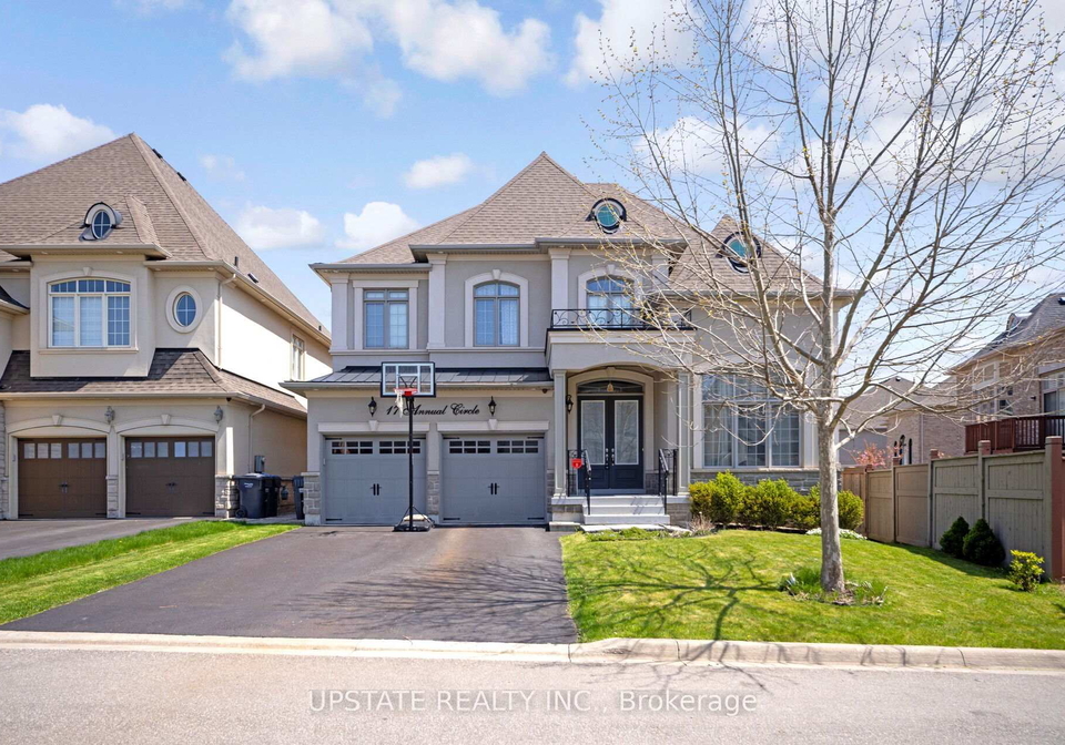 17-annual-circle-brampton-ontario-w12371773