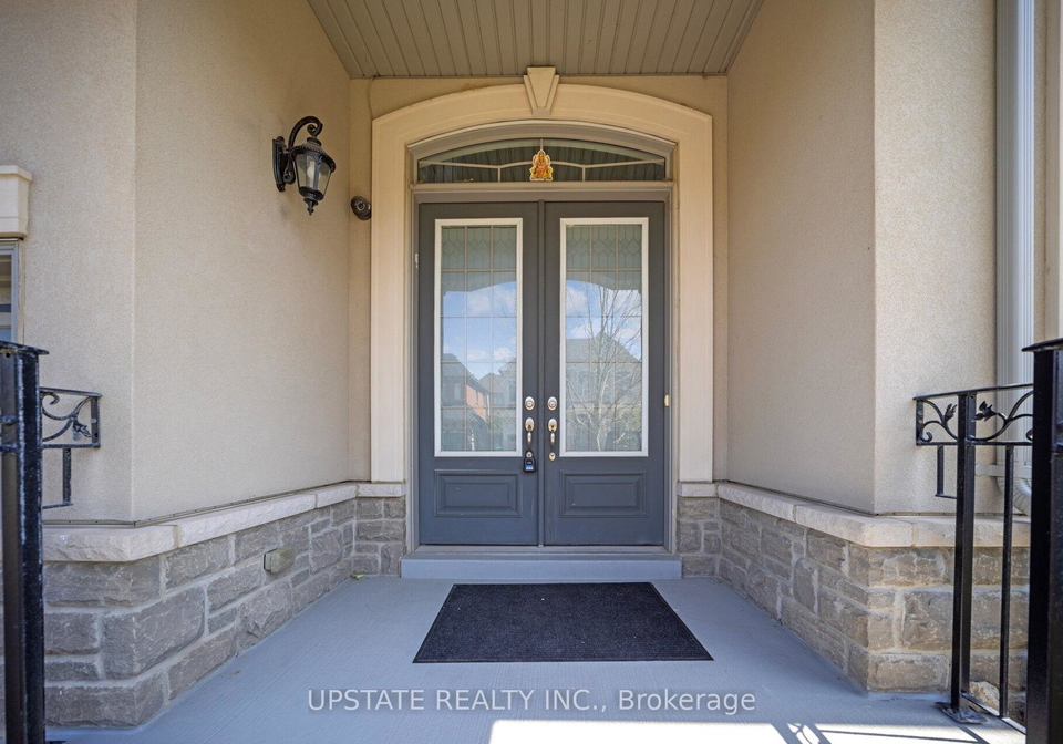 17-annual-circle-brampton-ontario-w12371773