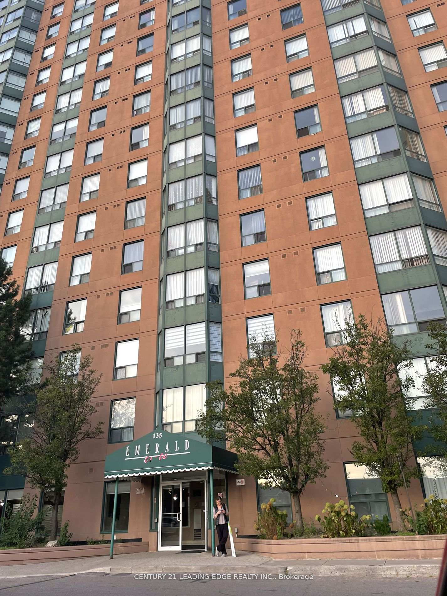 135-hillcrest-avenue-mississauga-ontario-w12372244