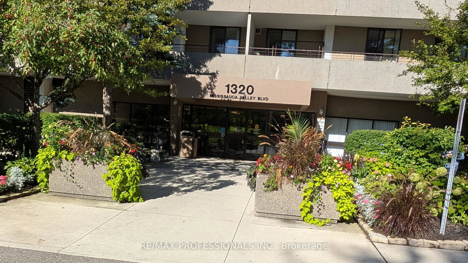 1320-valley-boulevard-mississauga-ontario-w12373698