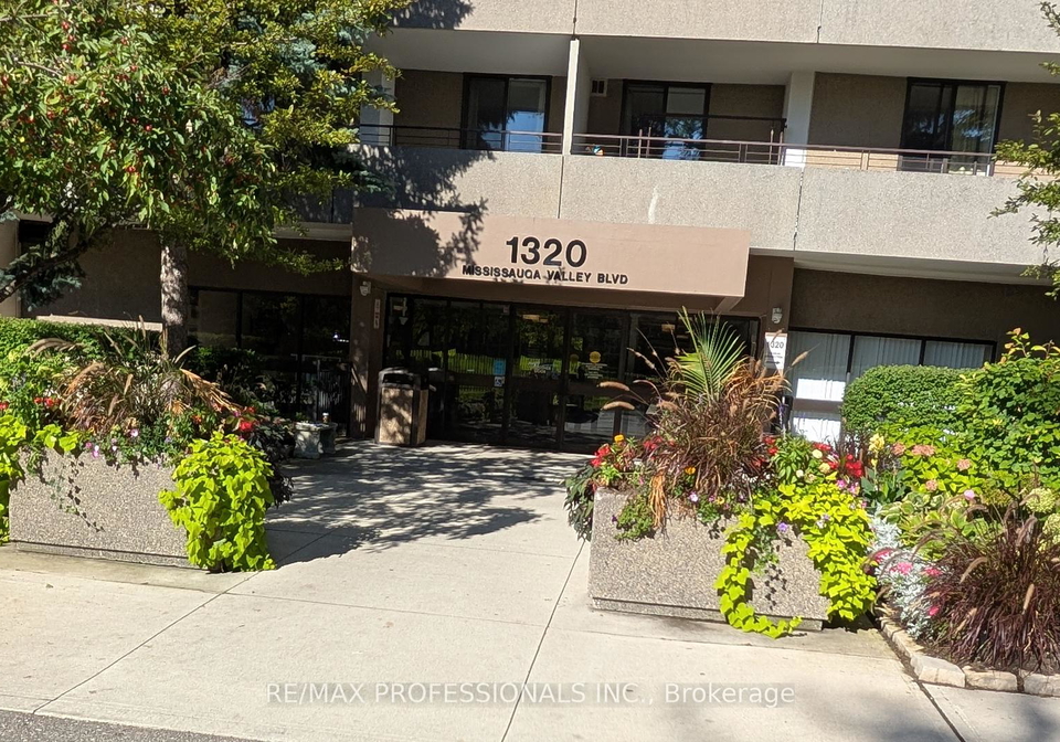1320-valley-boulevard-mississauga-ontario-w12373698