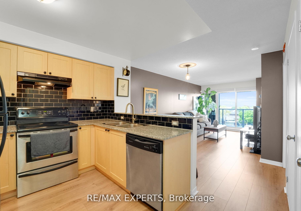 1050-the-queensway-etobicoke-ontario-w12373908