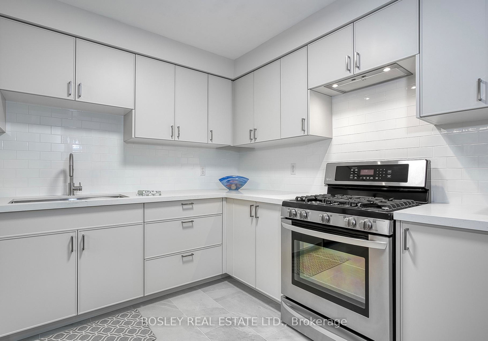 2104-white-dove-circle-oakville-ontario-w12374367