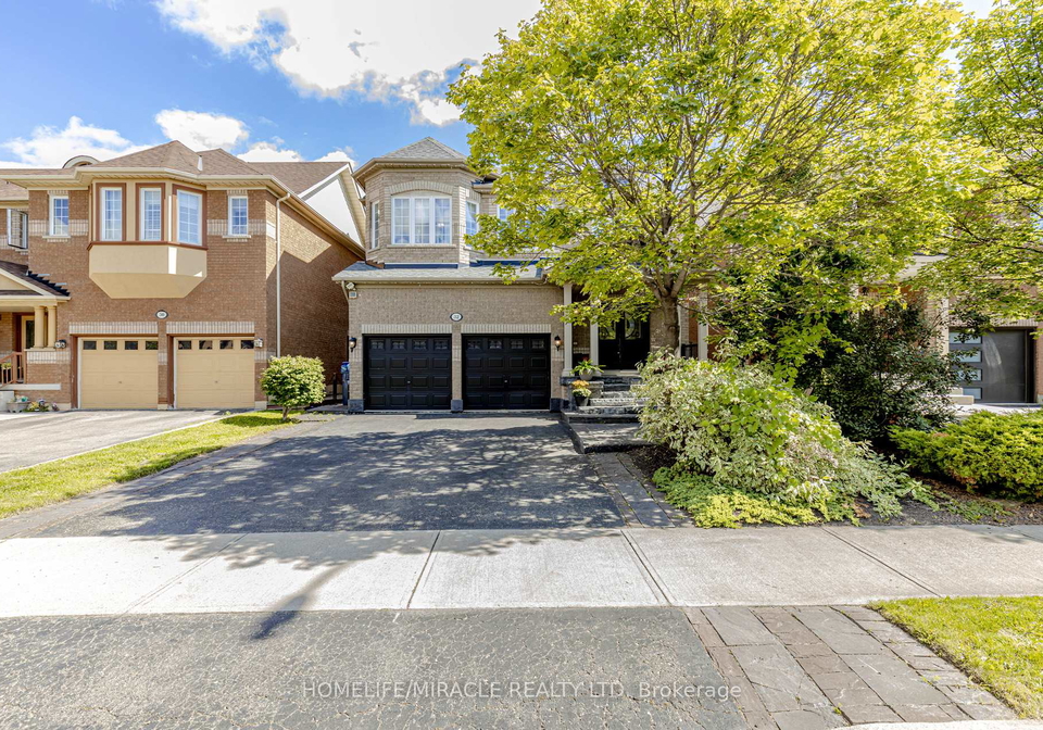 32-masters-green-crescent-brampton-ontario-w12374834